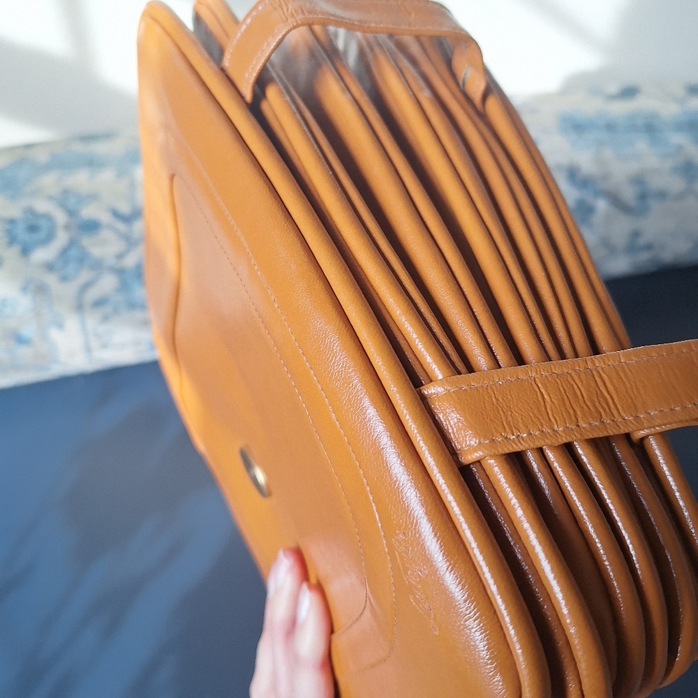Vintage Preowned Tan Possible Leather Women's Bag Made In Italy---Lou Taylor - Picture 8 of 12